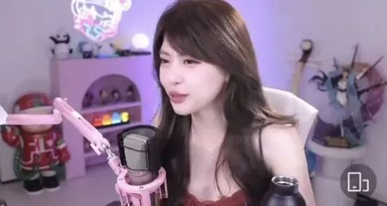 周淑怡直播间请教如何跳擦边舞!网友热评:可飞?周淑怡怒怼:飞你老木!