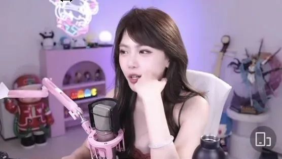 周淑怡直播间请教如何跳擦边舞!网友热评:可飞?周淑怡怒怼:飞你老木!