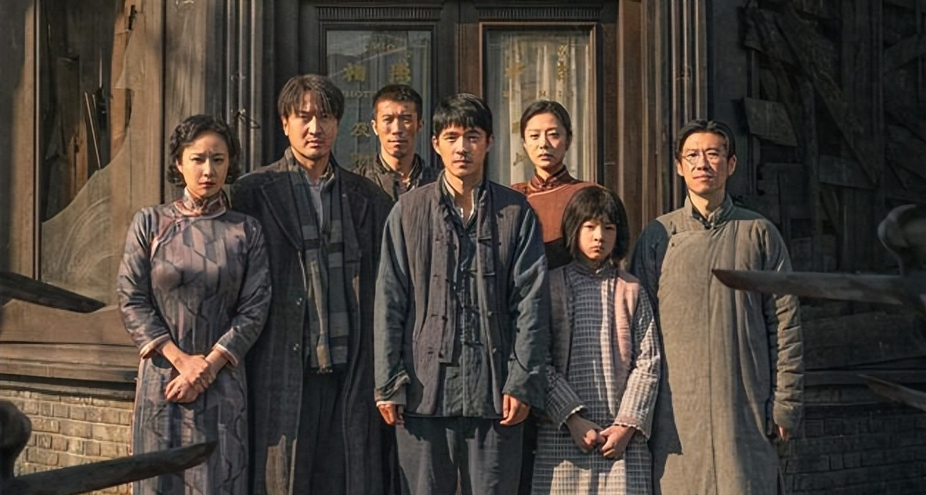 严查祖上三代！《东极岛》被人民日报“点名”，更恶心的还在后面__严查祖上三代！《东极岛》被人民日报“点名	”，更恶心的还在后面