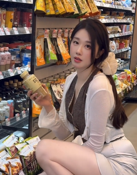 轩子巨2兔做客户外主播直播间,称自己虽不谈恋爱,但生理方面的知识理论为100%实操为0!网友:不愧是老师!