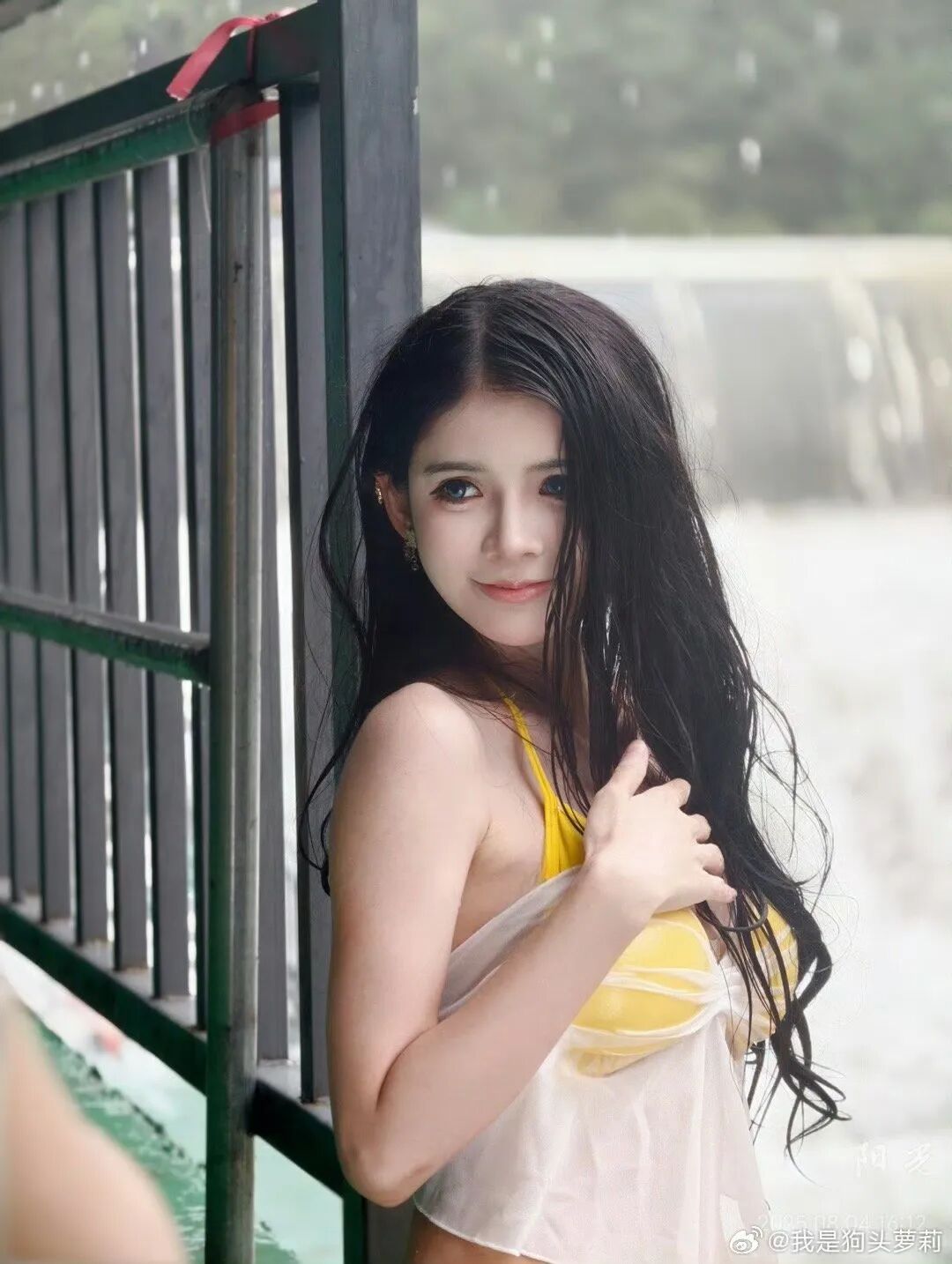 狗头萝莉吐槽网友太严格，如果当初自己真M，现在得有千万存款，可自己不是那种人，如今又穷还被骂！