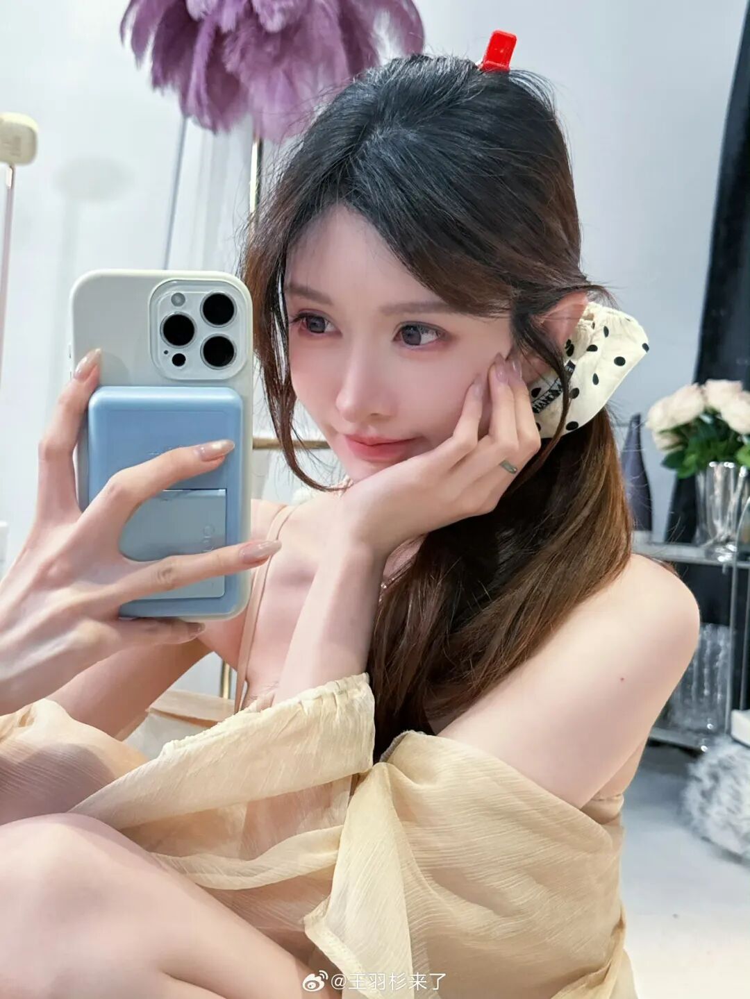 二次元女主播称喜欢自己的都是穷鬼！就连约会酒店也要自己出钱！引发网友热议~